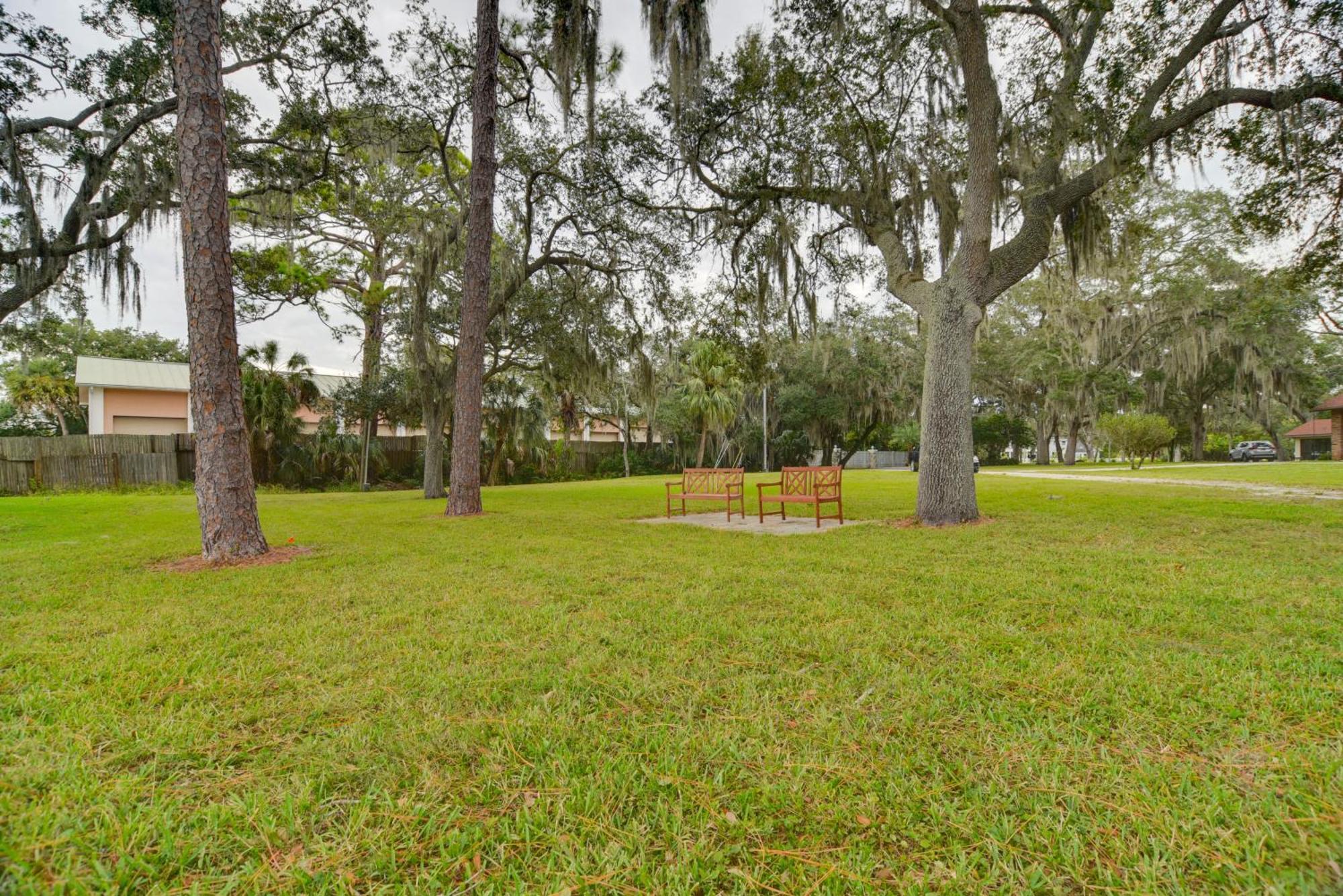 Sleek Largo Studio With Pond Less Than 7 Mi To Beach! エクステリア 写真